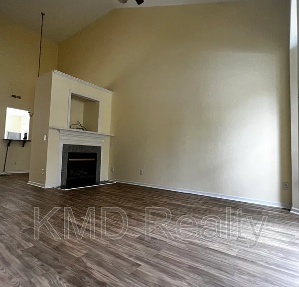 9247 Cranfield Ln — Photo 2