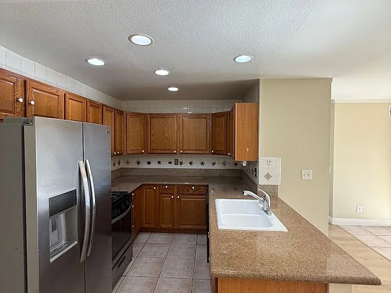 2394 Royal Ave #30 — Photo 5