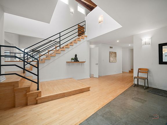 3rd image of 18212 Oak Grove Rd