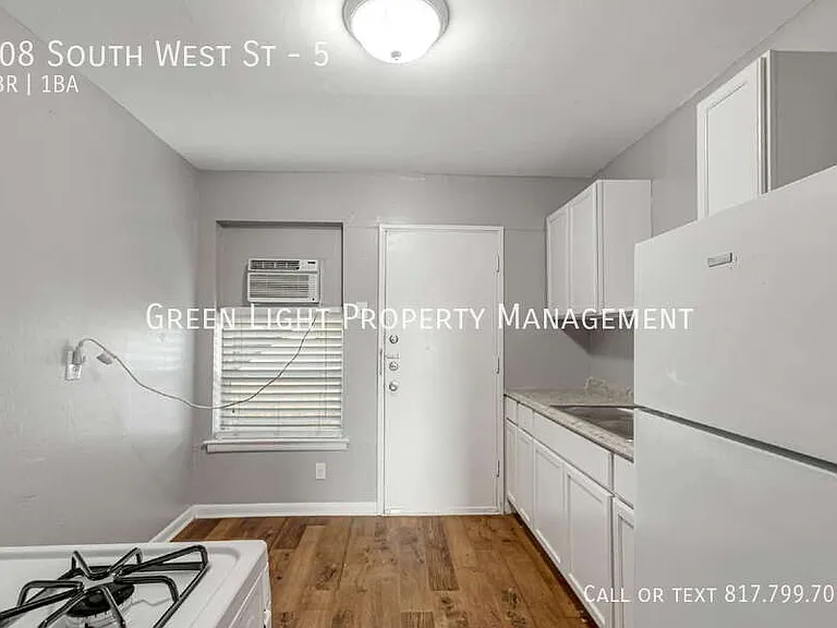 308 S West St #5 — Photo 6