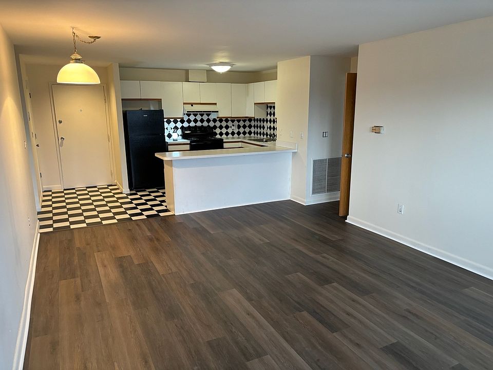 2nd image of 1 Carey Cir APT 408