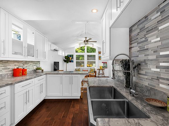 5th image of 1105 Olivia St