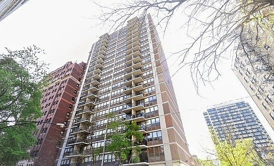 2nd image of 2740 N Pine Grove Ave APT 16G