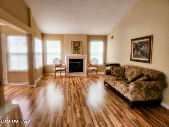 4th image of 1082A Buckingham Drive