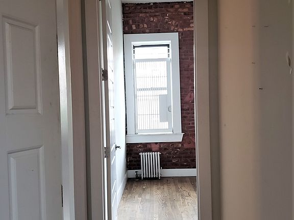 5th image of 928 Myrtle Ave APT 14