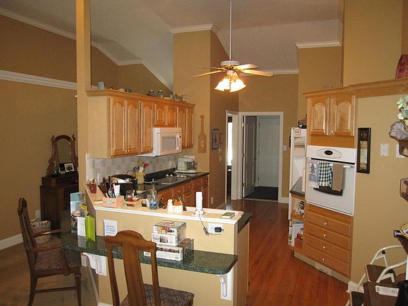 4th image of 210 Valleyview Dr #2