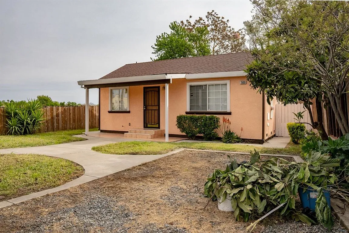 2609 E Fremont St photo 1