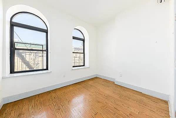 1st image of 226 Pulaski Ave #5