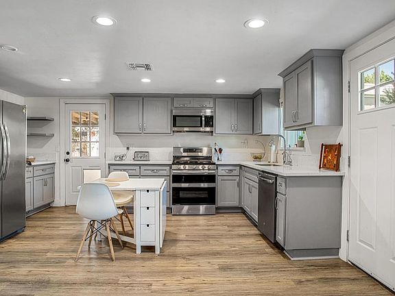 4th image of 5829 Cora Ct
