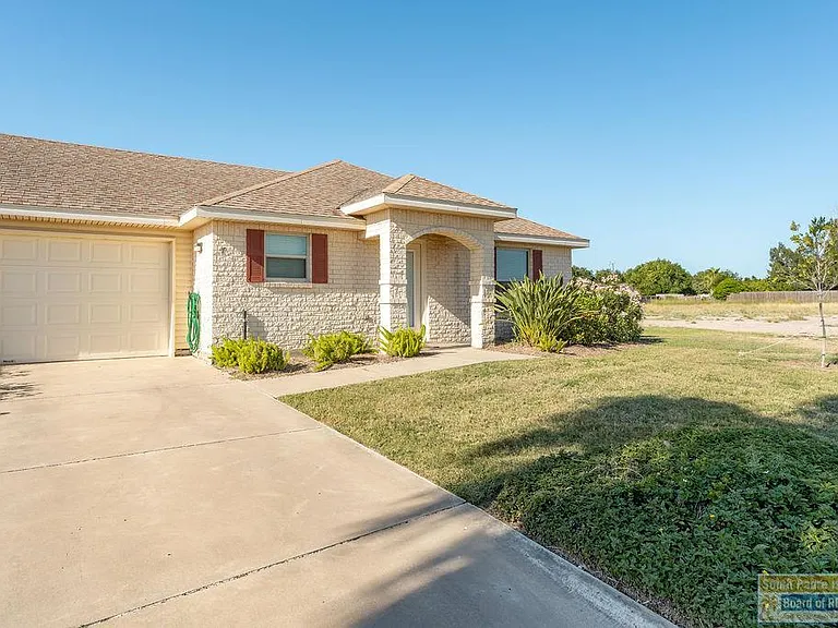 7 N Bay Hill Dr — Photo 1