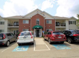 700 Hidden Ridge Ct APT 202, South Park, PA