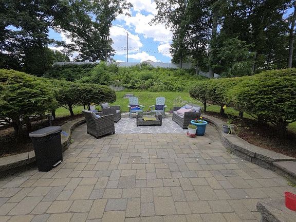 5th image of 8 Rochelle St