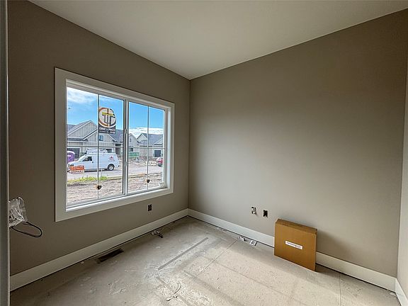4th image of 4722 178th St