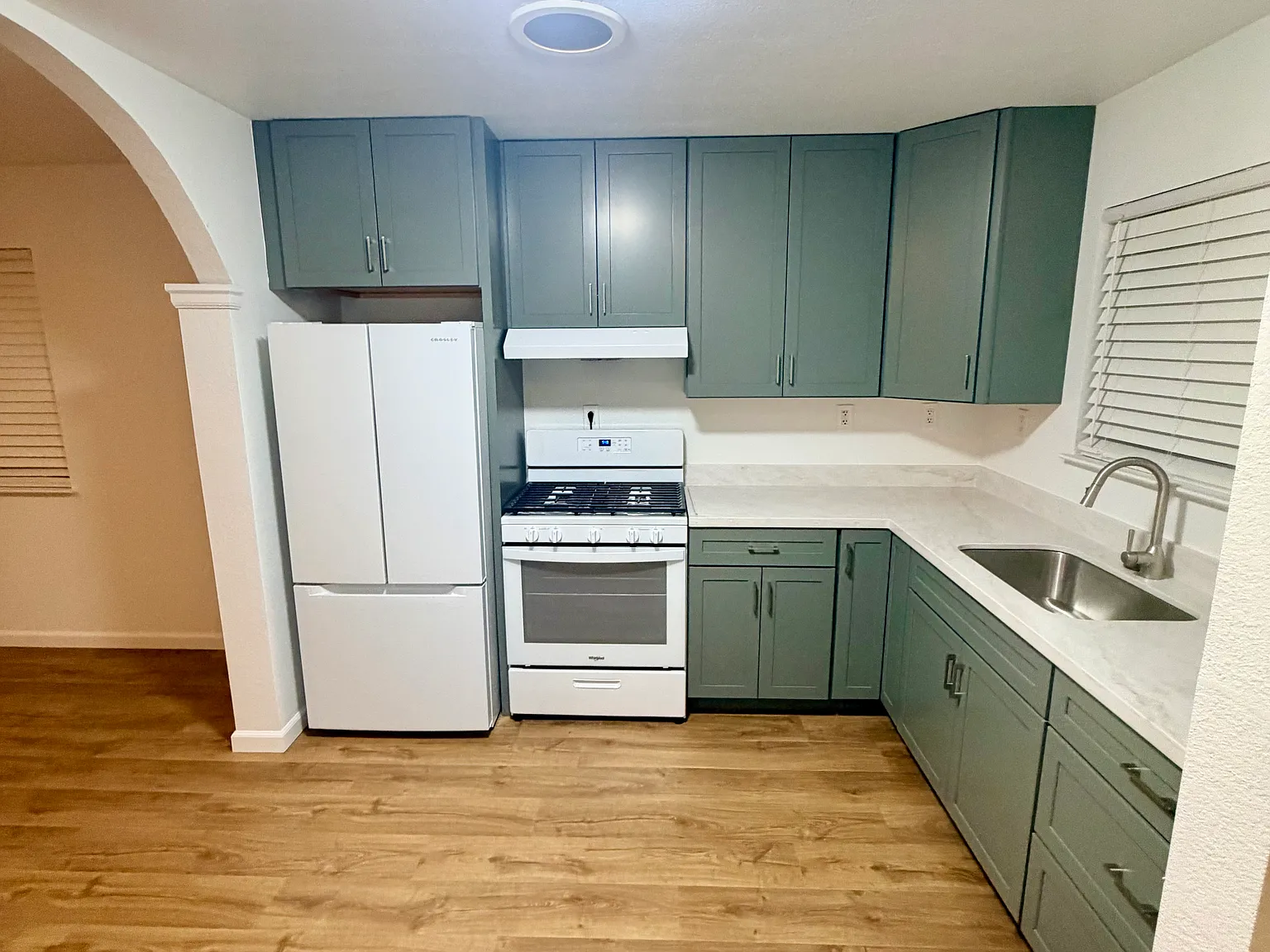 733 S Oak St — Photo 2