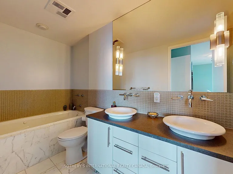 33 Lombard St #4204 — Photo 21