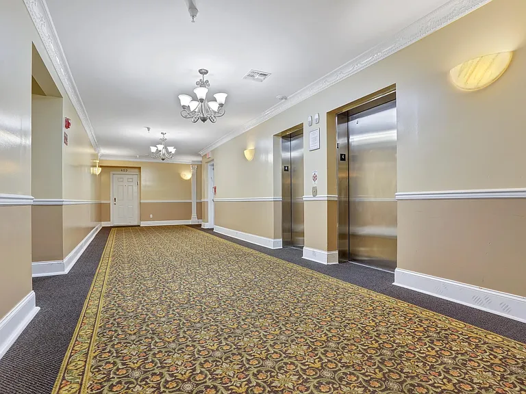 Washington Square Apartments — Photo 18