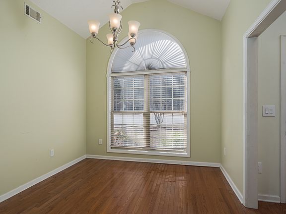 4th image of 5006 Windsor Ln