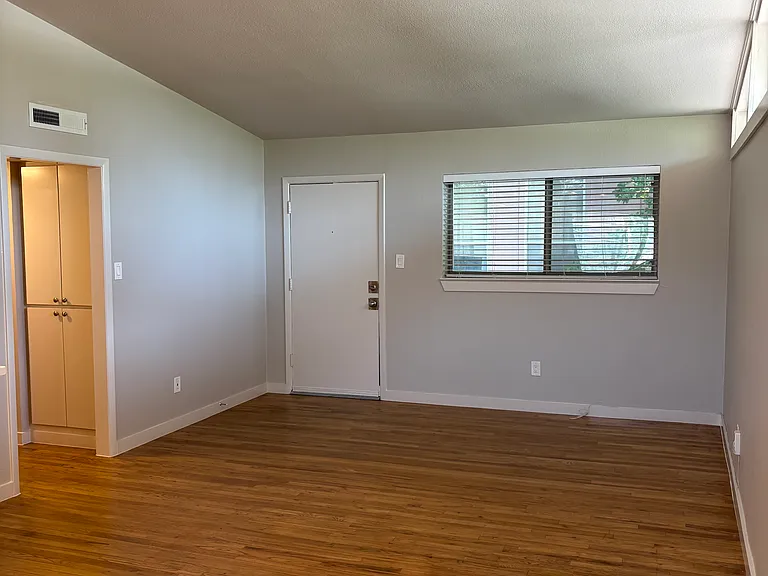 4326 Cole Ave #F — Photo 6