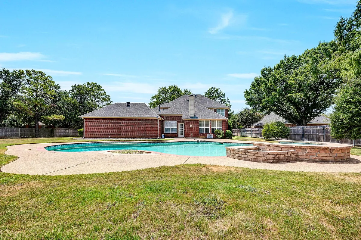 Building Photo - 306 Canyon Lake Dr