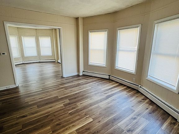 3rd image of 187-189 Carnation St #1