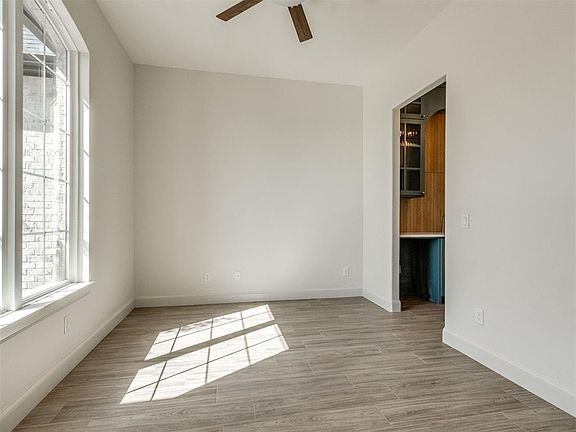 3rd image of 948 Dorsi Cir