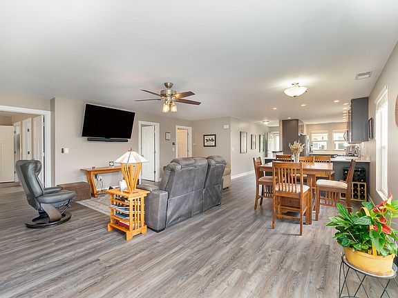 3rd image of 2505 Tea Rose Dr