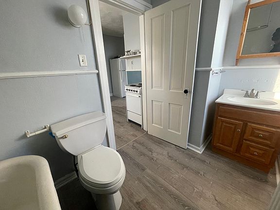 4th image of 1304 27th St APT 3