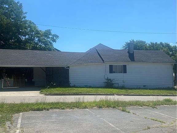 4th image of 600 E Main St
