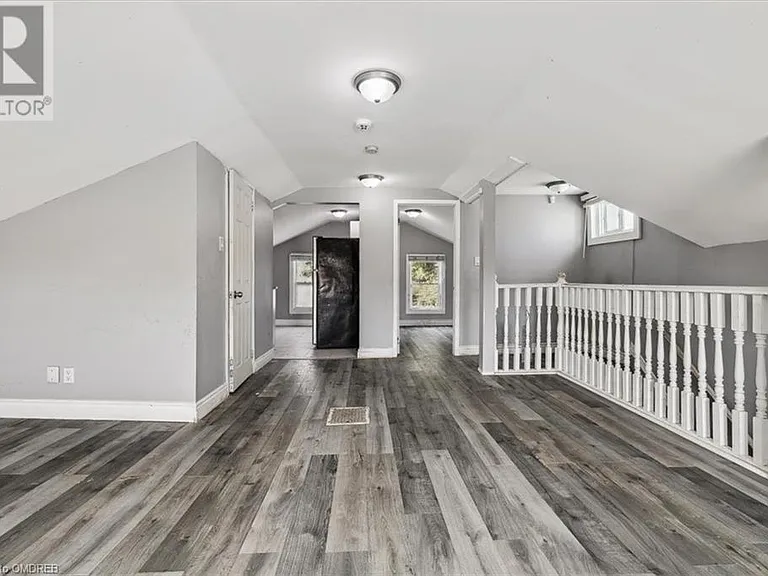 73 Vine St S #2 — Photo 8