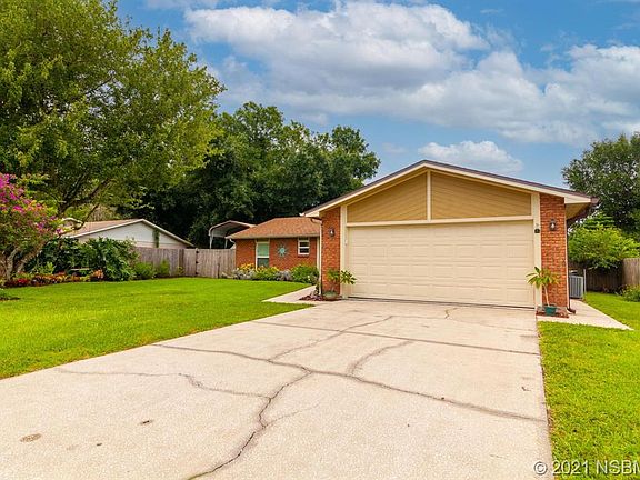 3rd image of 2713 Queen Palm Dr