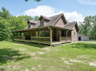 424 Wilderness Ln, Jamestown, TN 38556