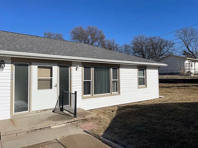 1902 N Cotner Blvd — Photo 1