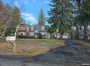 37 Nilsen Ave, Mahwah, NJ 07430