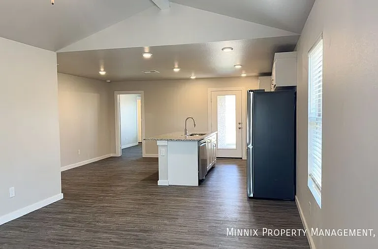 8007 Date Ave — Photo 8