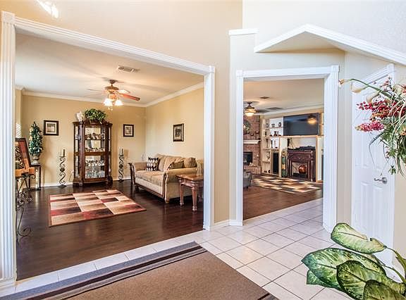 3rd image of 1016 Hollaway Cir