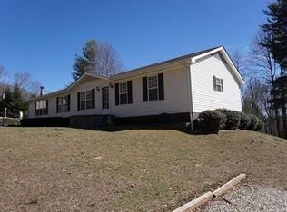 766 Overlook Dr, Spruce Pine, NC 28777