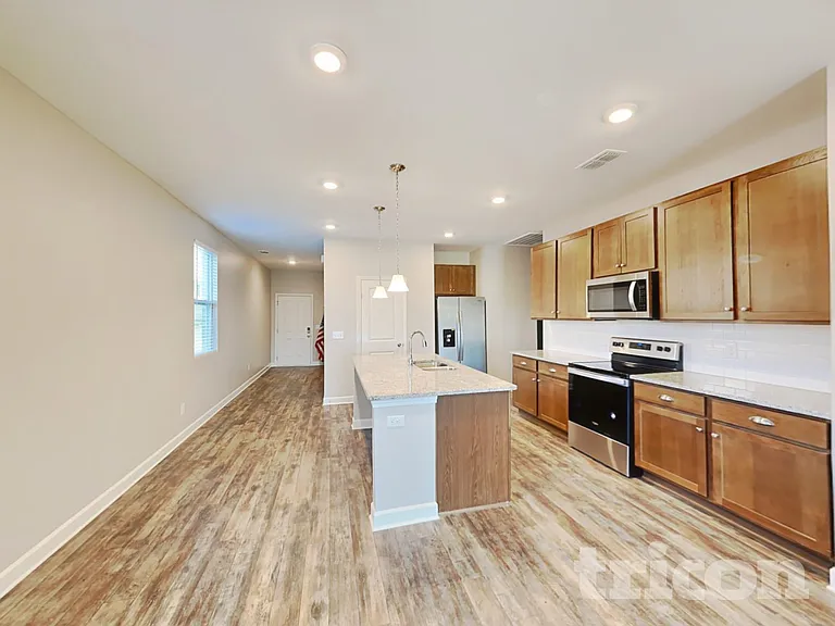 714 Amberton Dr — Photo 4