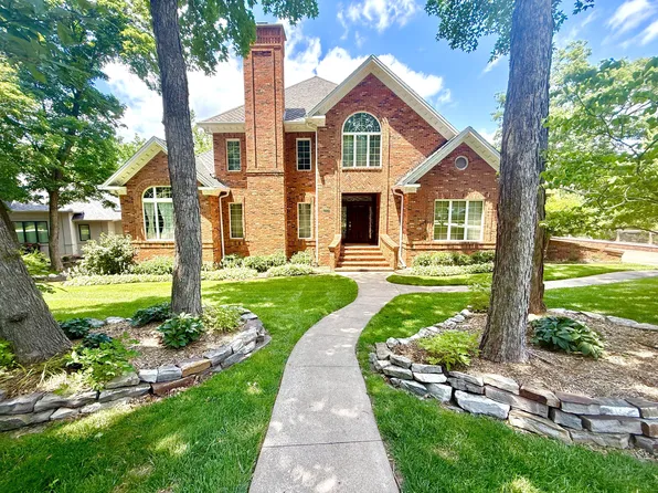 1009 Lake Point Ln, Columbia, MO 65203
