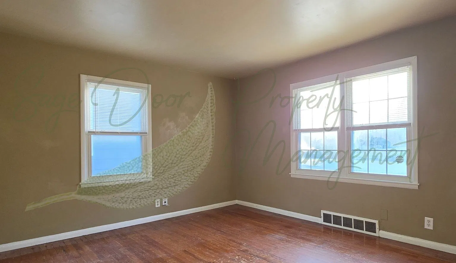 Charming Independence Home with Hardwood Floors! — Photo 1