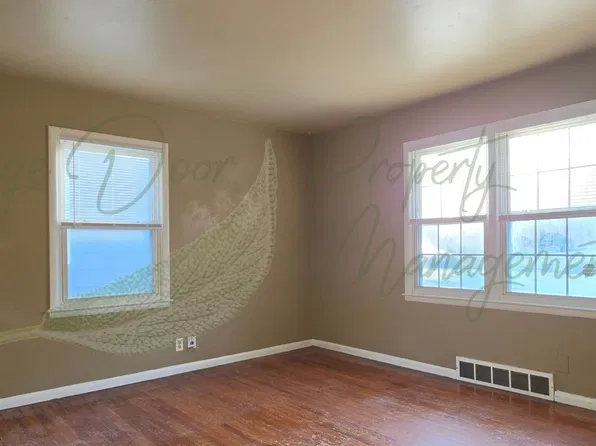 1129 N Cottage Ave, Independence, MO 64050