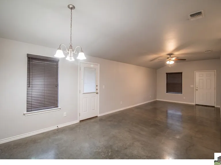 300 Lowes Blvd #B — Photo 30