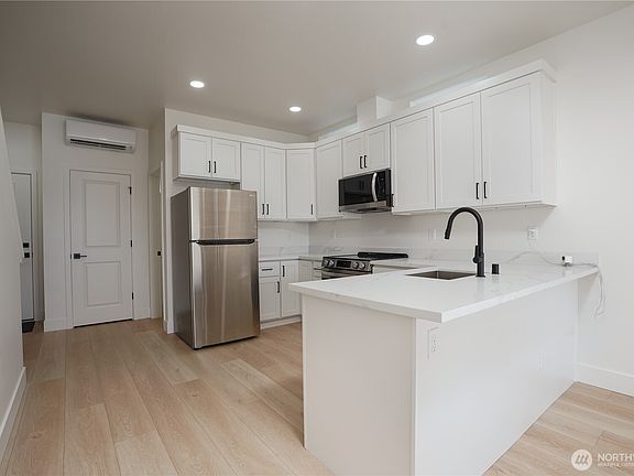 4th image of 1131 Fawcett Avenue #A-D