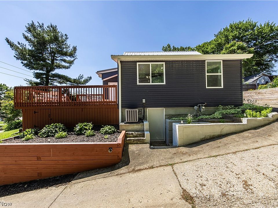 1st image of 590 Pear Dr
