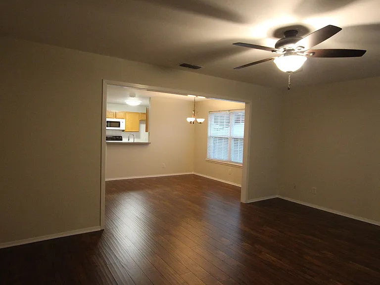 408 Redbud Cir — Photo 3