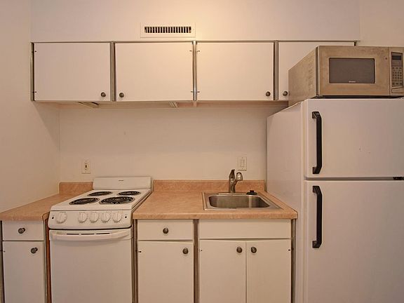 5th image of 2200 Victory Pkwy Unit 902