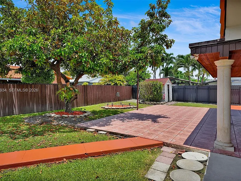 9031 SW 11th St — Photo 26