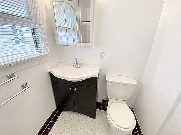 3rd image of 215 N Kenmore Ave