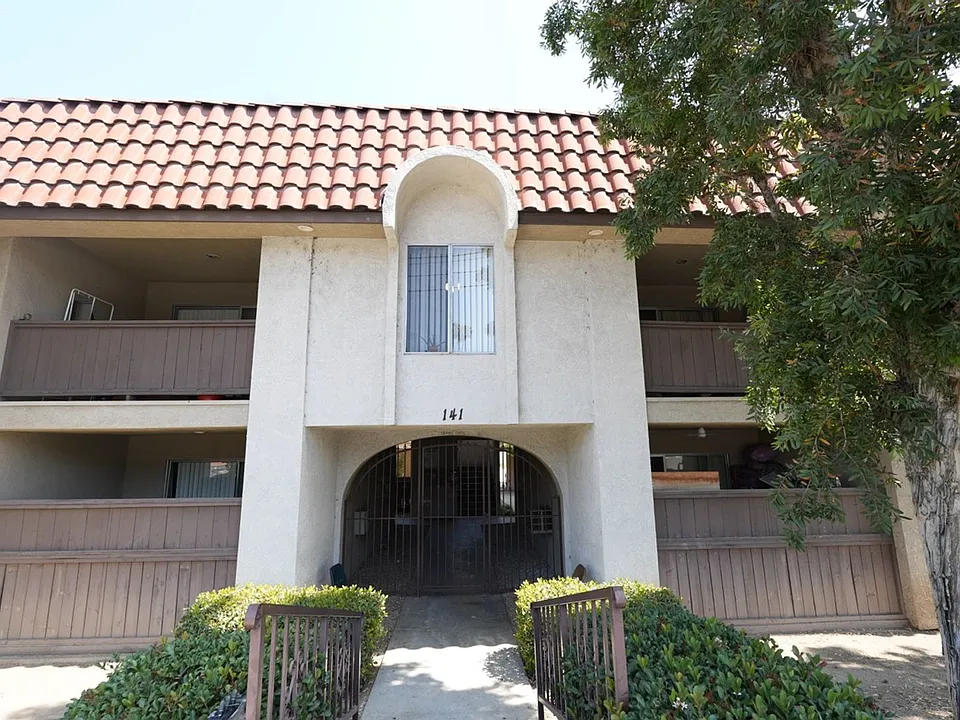 141 W Lambert Rd