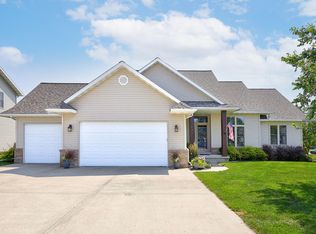 698 Meadow Cir, Huxley, IA 50124