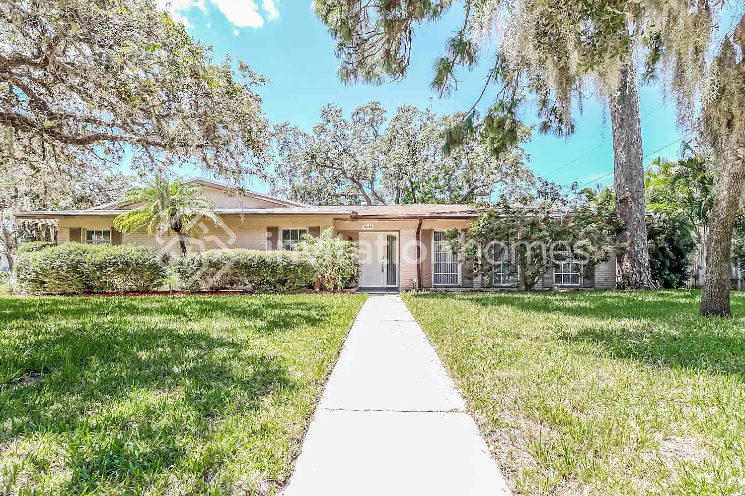 10350 Bay Hills Dr Largo, FL 33774 — Photo 1
